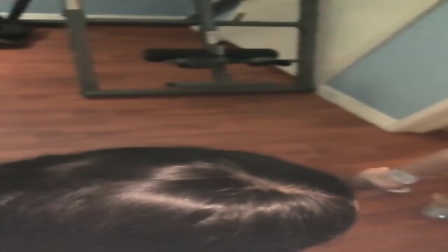 Old guy sucking young dick in bedroom