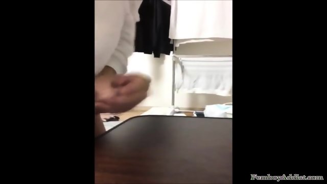 Twink jerking off on webcam