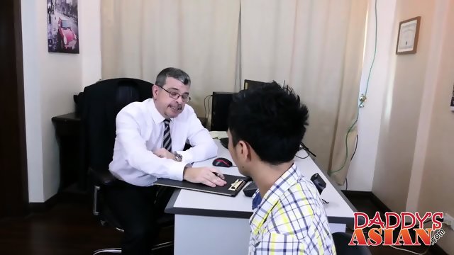 daddy fucking two twinks by turn