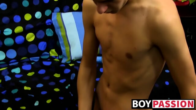 Having fun with his skinny twink