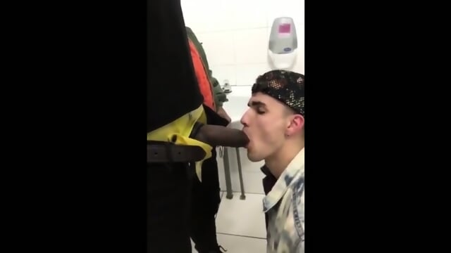 Daddy's Twink Gulpes Piss & Swallows Dick